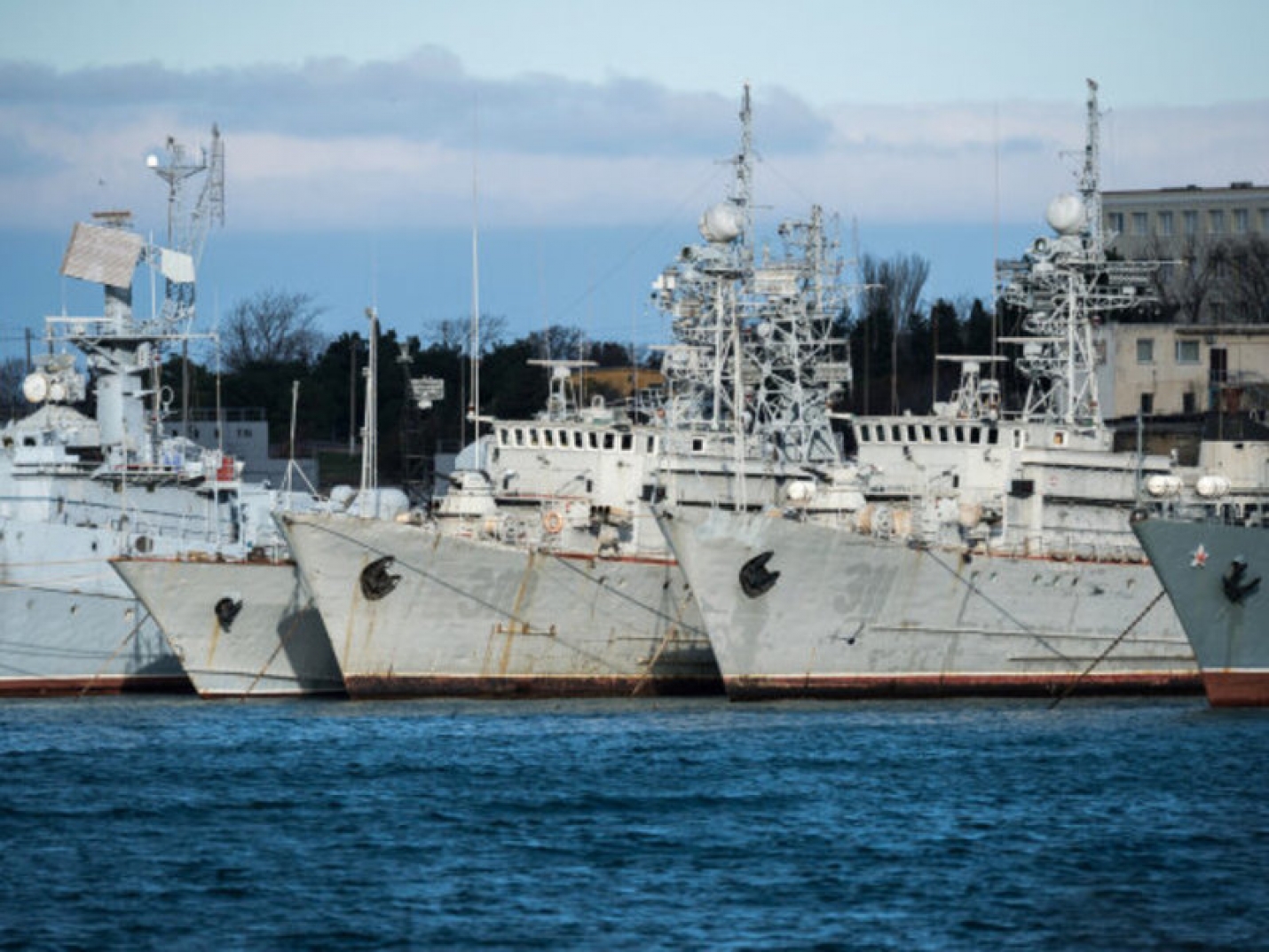 Возвращение украинских военных кораблей анонсировал МИД Украины